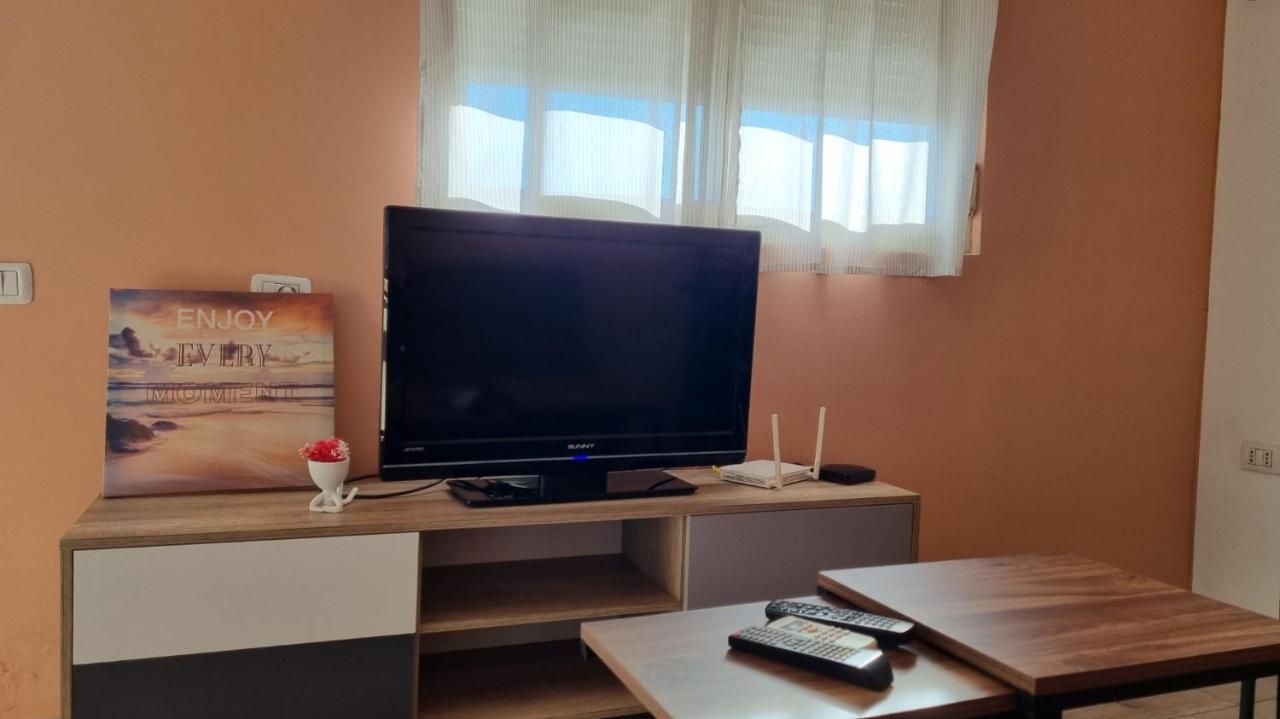 Sky Apartament. Bllok District Tirana Bagian luar foto